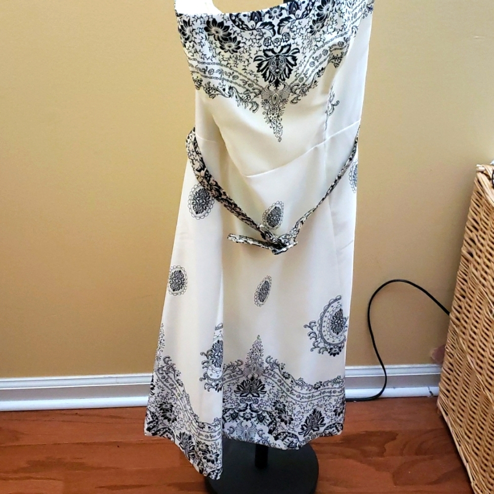 WHBM Black White Knee Length Size 6 Dress